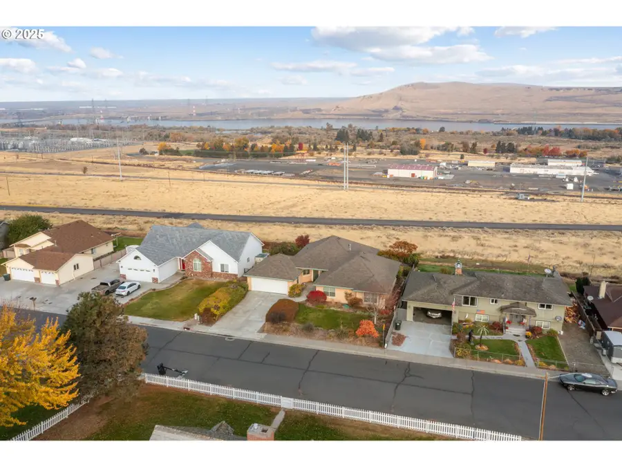 56 Rio Senda St, Umatilla, OR 97882 - Image #3