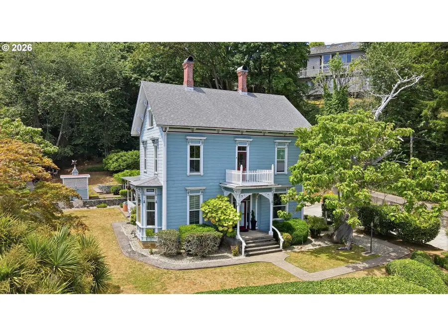 687 N 3rd St, Coos Bay, OR 97420 - #2