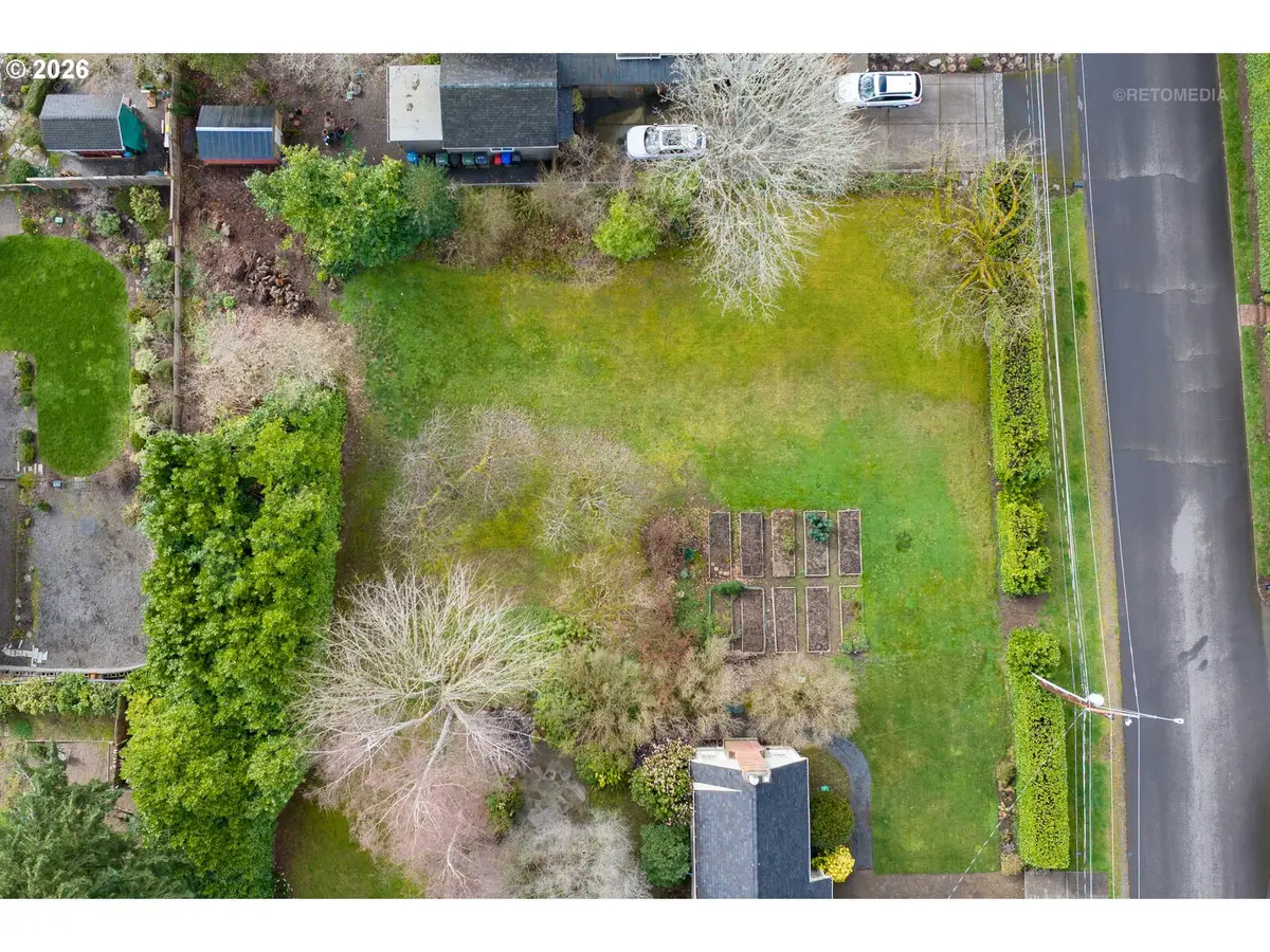 SW Crestdale Dr, Portland, OR 97225 - #1