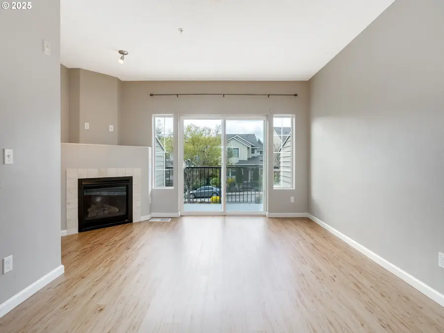 324 NE Edgeway Dr, Hillsboro, OR 97006 - #3