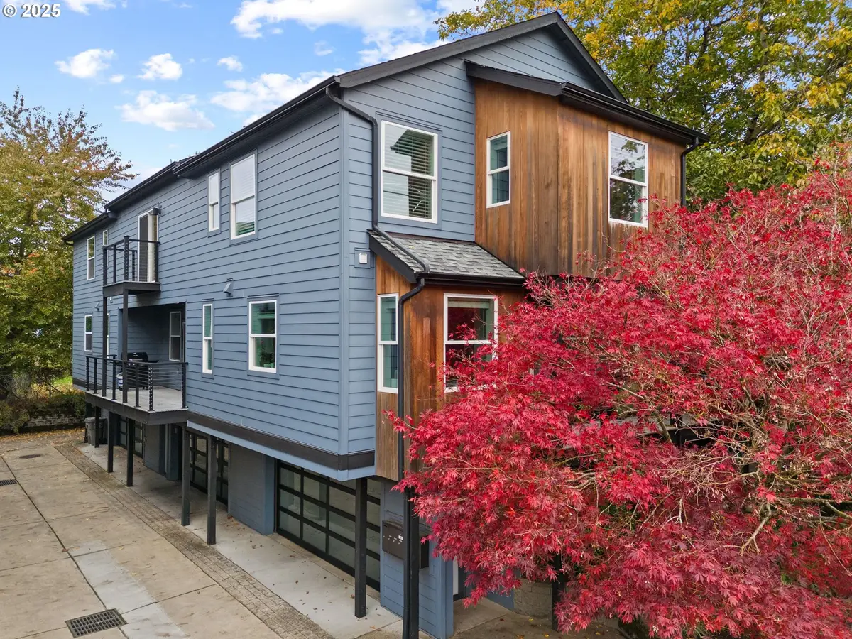 223 NE Ivy St #B, Portland, OR 97212 - Image #1