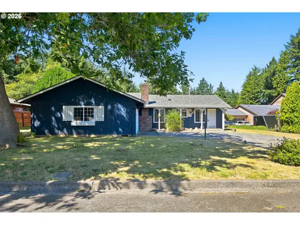 885 Oakway Dr, CoosBay, OR 97420