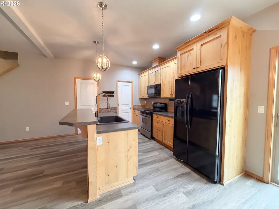 146 NE American Dr, McMinnville, OR 97128 - #2