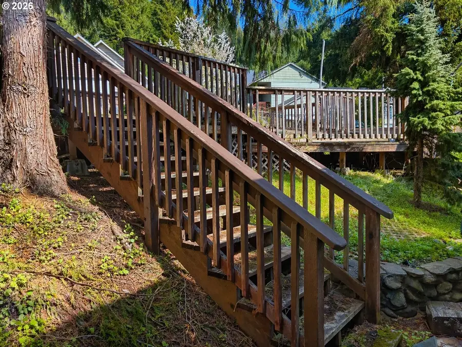 1102 Hillside Dr, Cottage Grove, OR 97424 - #2