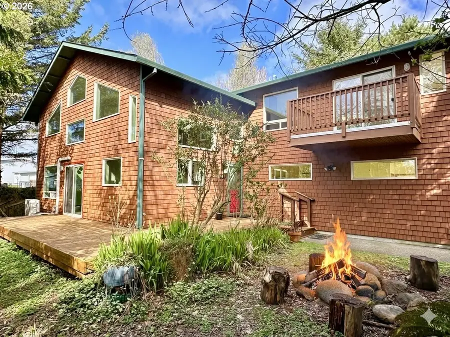 277 N Dolphin St, Rockaway Beach, OR 97136 - #2