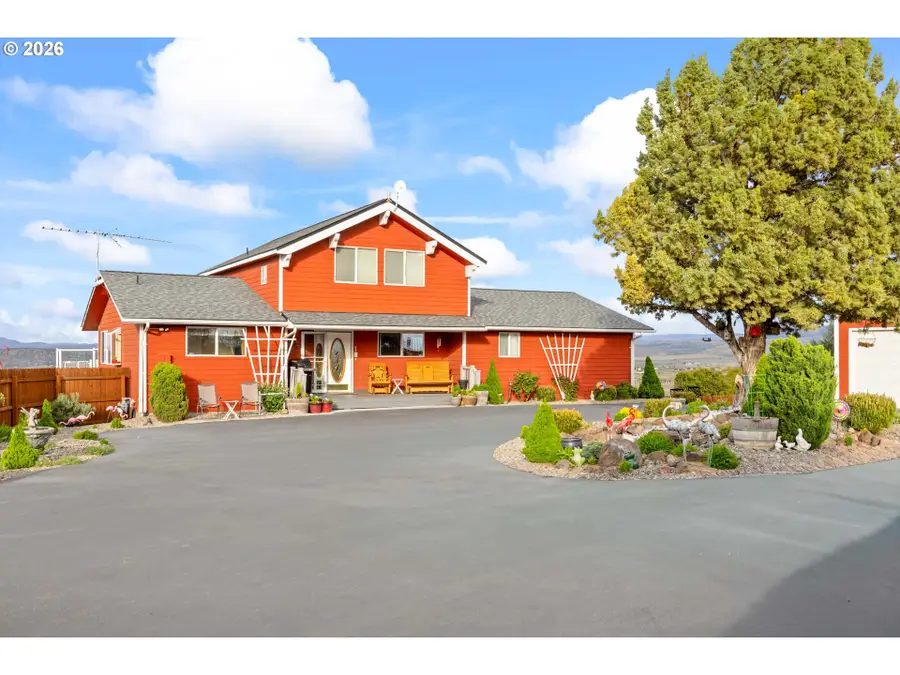 1803 NE Squire Dr, Madras, OR 97741 - #3
