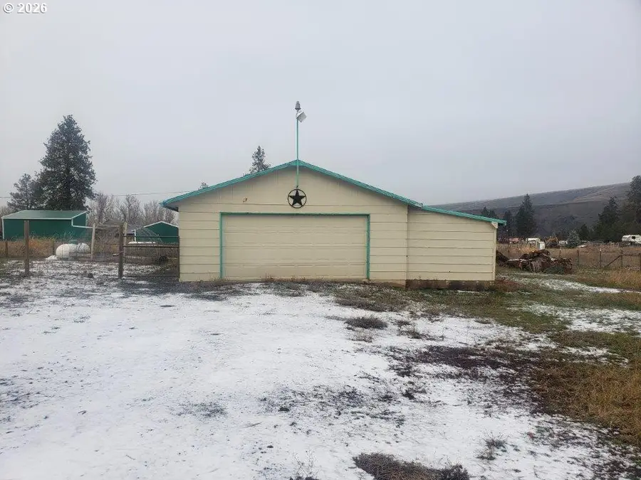 813 Couch Ave, Wallowa, OR 97885 - #3