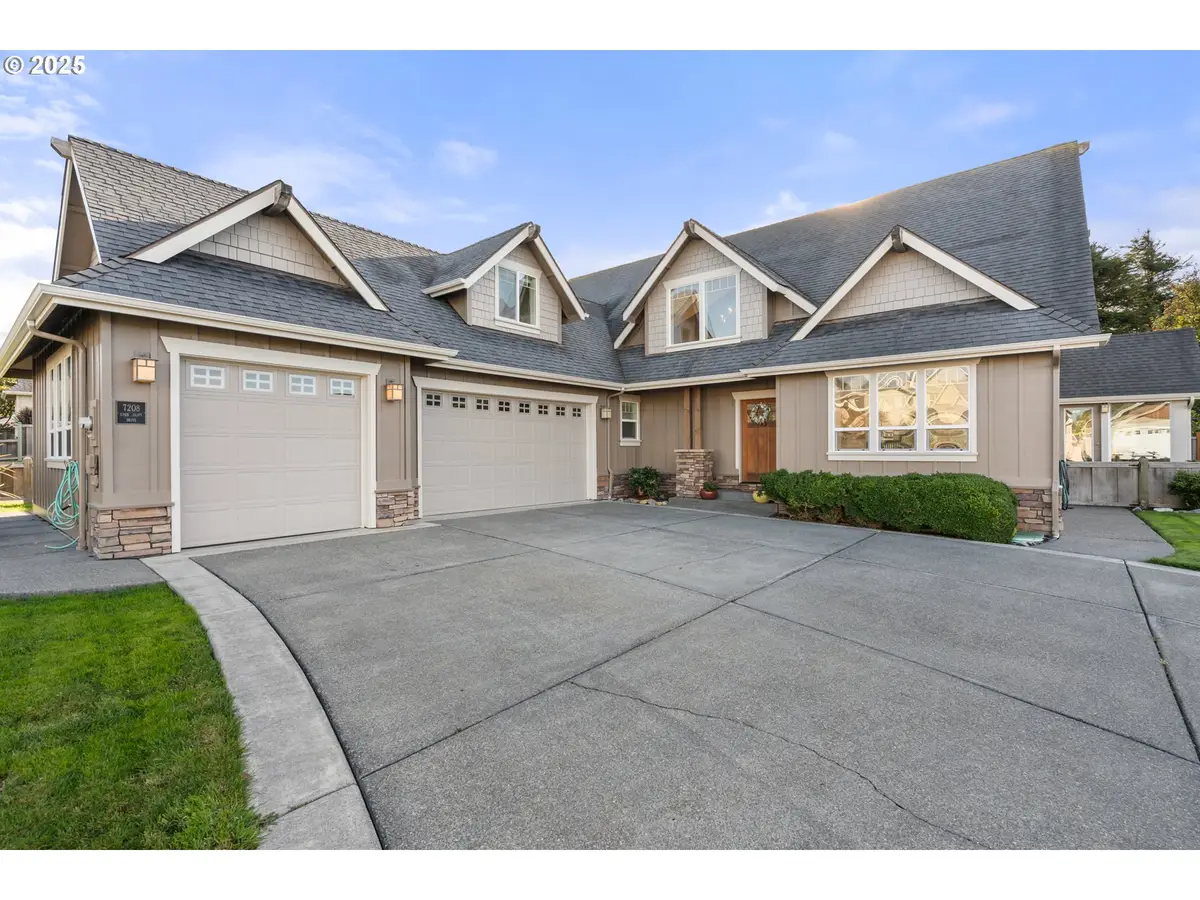 7208 Edge Cliff Dr, Brookings, OR 97415 - Image #1