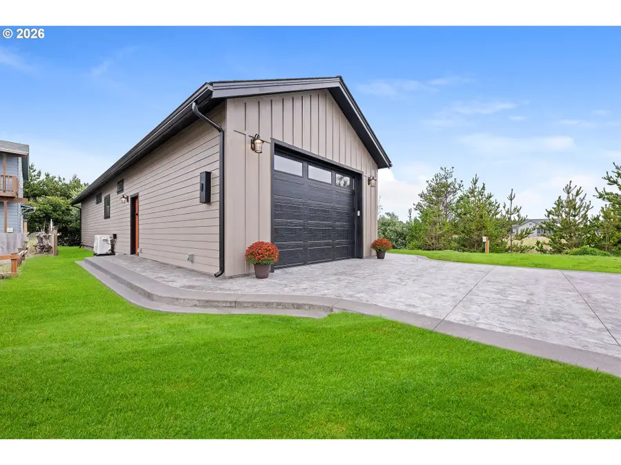 31604 G St, Long Beach North Beach Peninsula, WA 98640 - #2