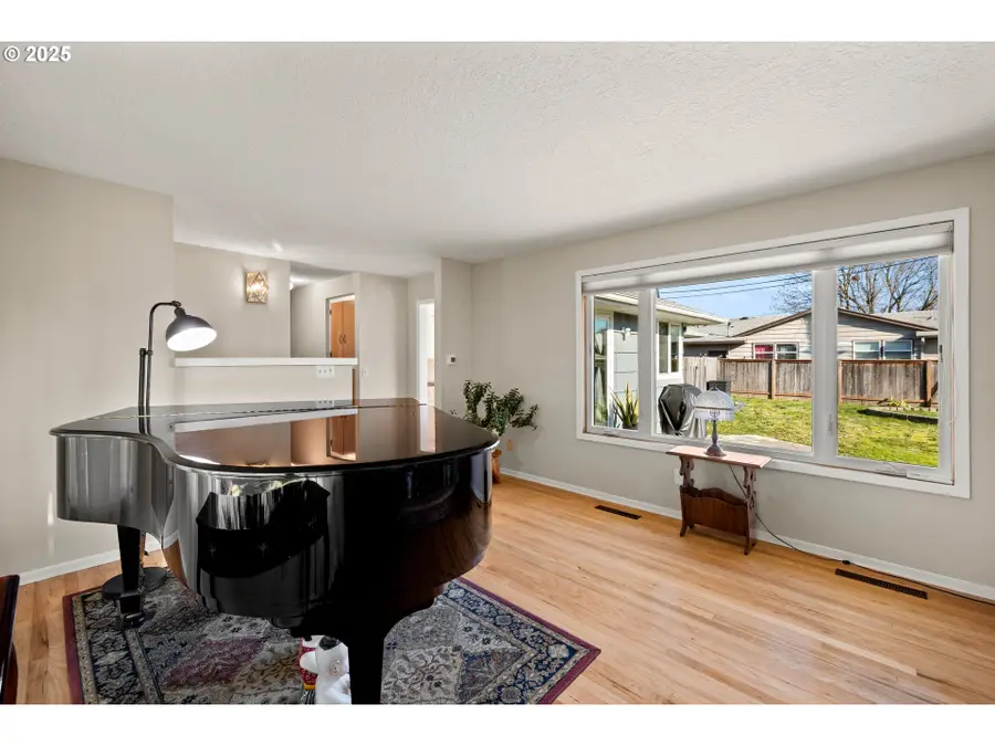 356 NE 108th Pl, Portland, OR 97220 - Image #3