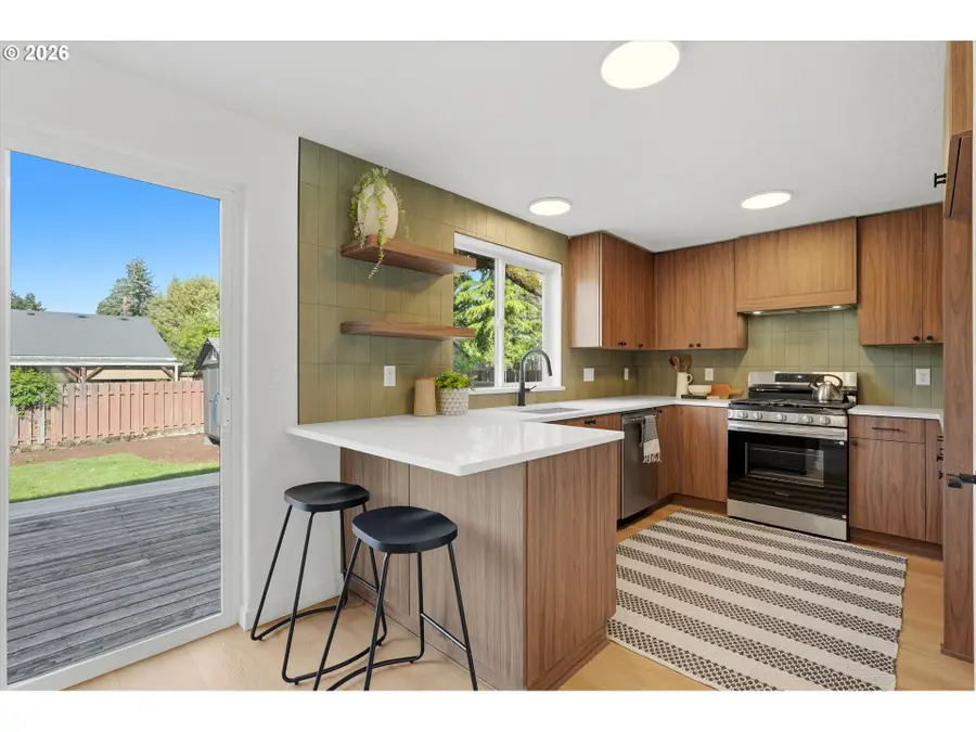 9827 N Ivanhoe St, Portland, OR 97203 - #3
