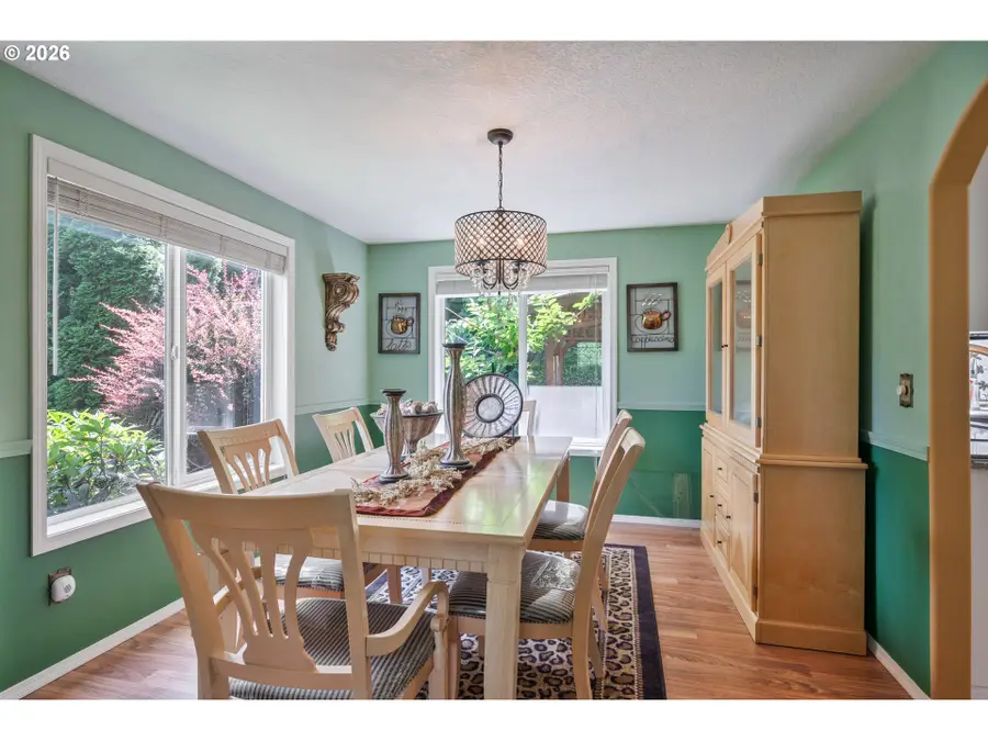 215 W St James Pl, Longview, WA 98632 - #2