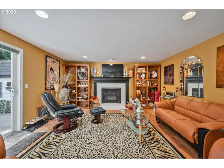 215 W St James Pl, Longview, WA 98632 - #3