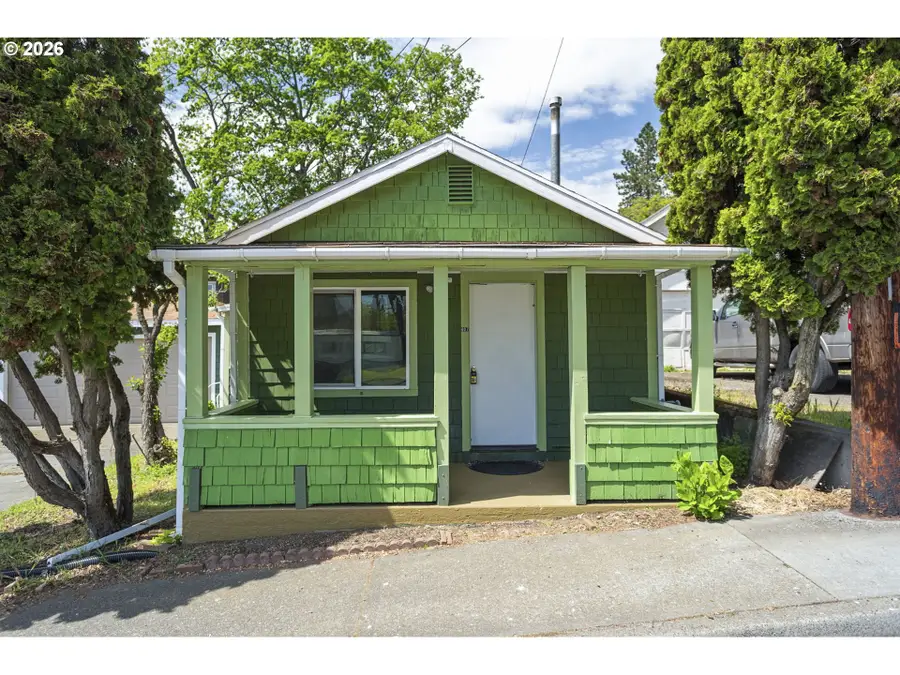 307 N Ash St, Bingen, WA 98605 - #2