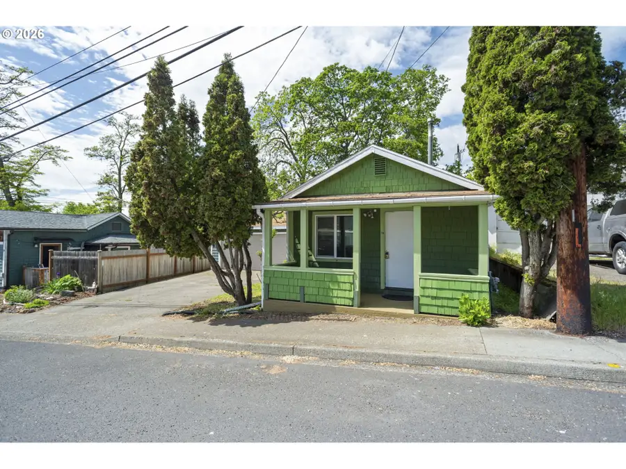 307 N Ash St, Bingen, WA 98605 - #3