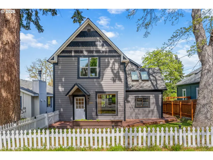 1220 Eugene St, Hood River, OR 97031 - #2