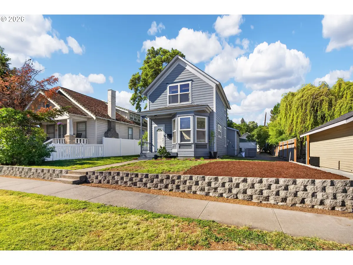 404 W 9th St, The Dalles, OR 97058 - #1