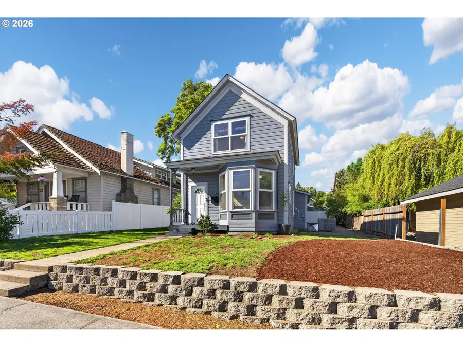 404 W 9th St, The Dalles, OR 97058 - #2