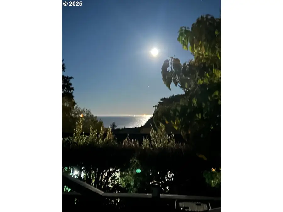 96465 Cloverdell Rd #20, Brookings, OR 97415 - Image #2