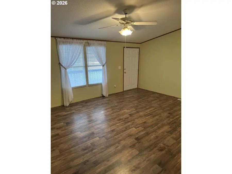 235 Twin Oaks Loop, Winston, OR 97496 - Image #2