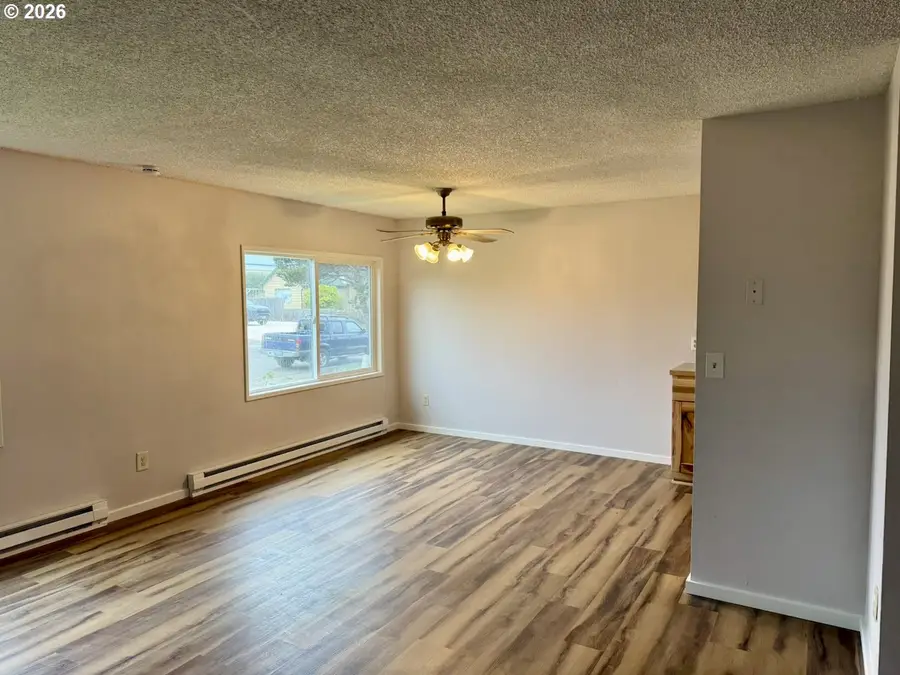 890 12th St Sw, Bandon, OR 97411 - #3