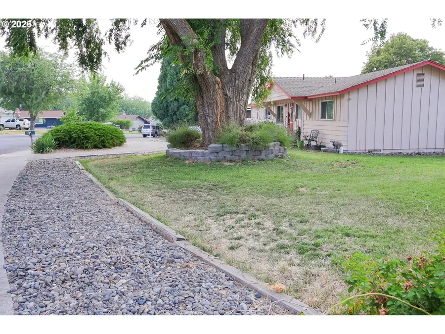 3425 Columbia View Dr, The Dalles, OR 97058 - #3