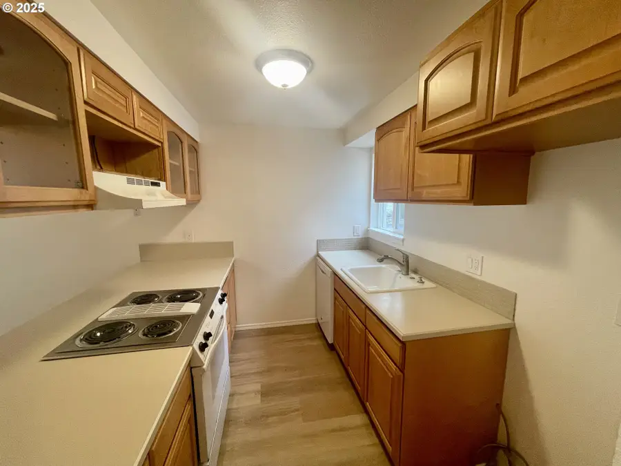 732 SE Rene Ave, Gresham, OR 97080 - Image #2