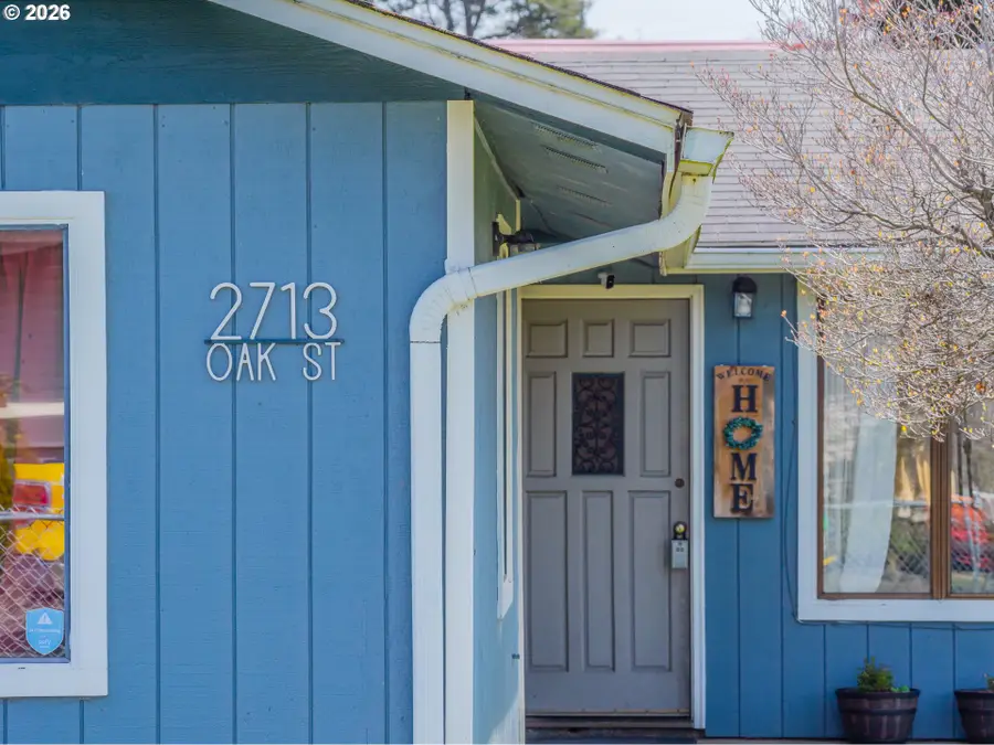 2713 Oak St, North Bend, OR 97459 - #2