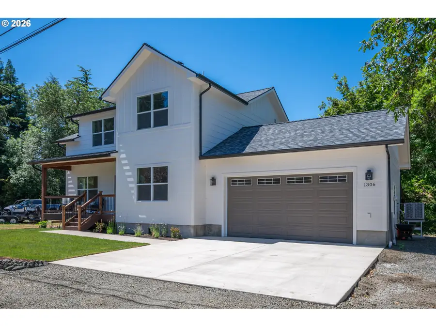 1306 NW Whipple Ave, Roseburg, OR 97471 - #2