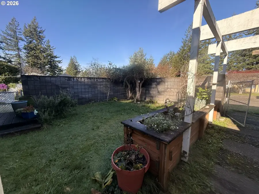 3863 Vista Dr, North Bend, OR 97459 - Image #3