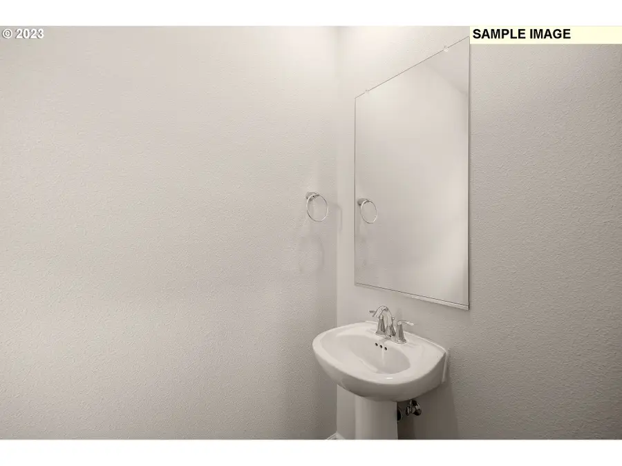 1047 Clemson St, Woodburn, OR 97071 - Image #3