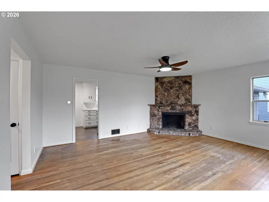 8915 SE Market St, Portland, OR 97216 - #3