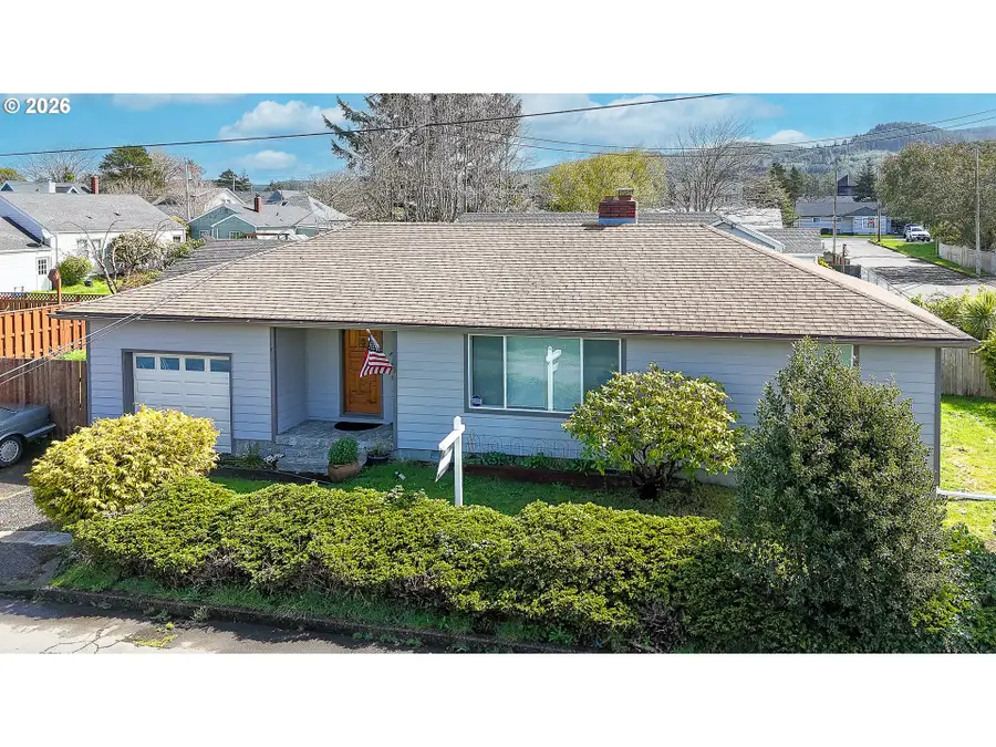 815 N King St, Seaside, OR 97138 - #3