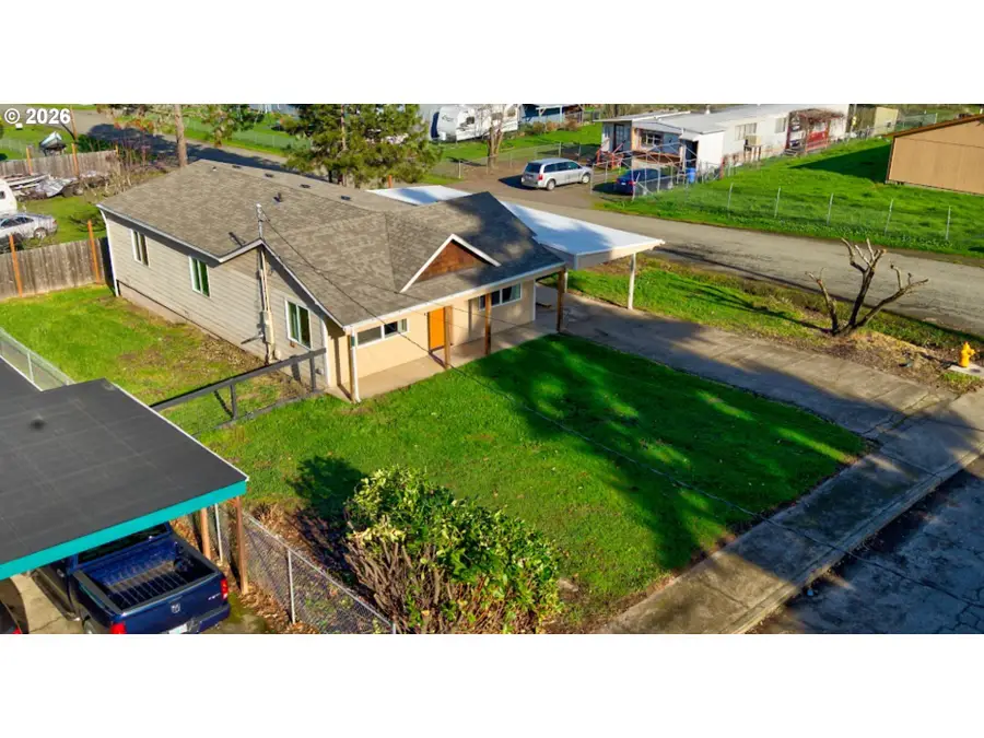 430 SE Carrol St, Winston, OR 97496 - Image #2