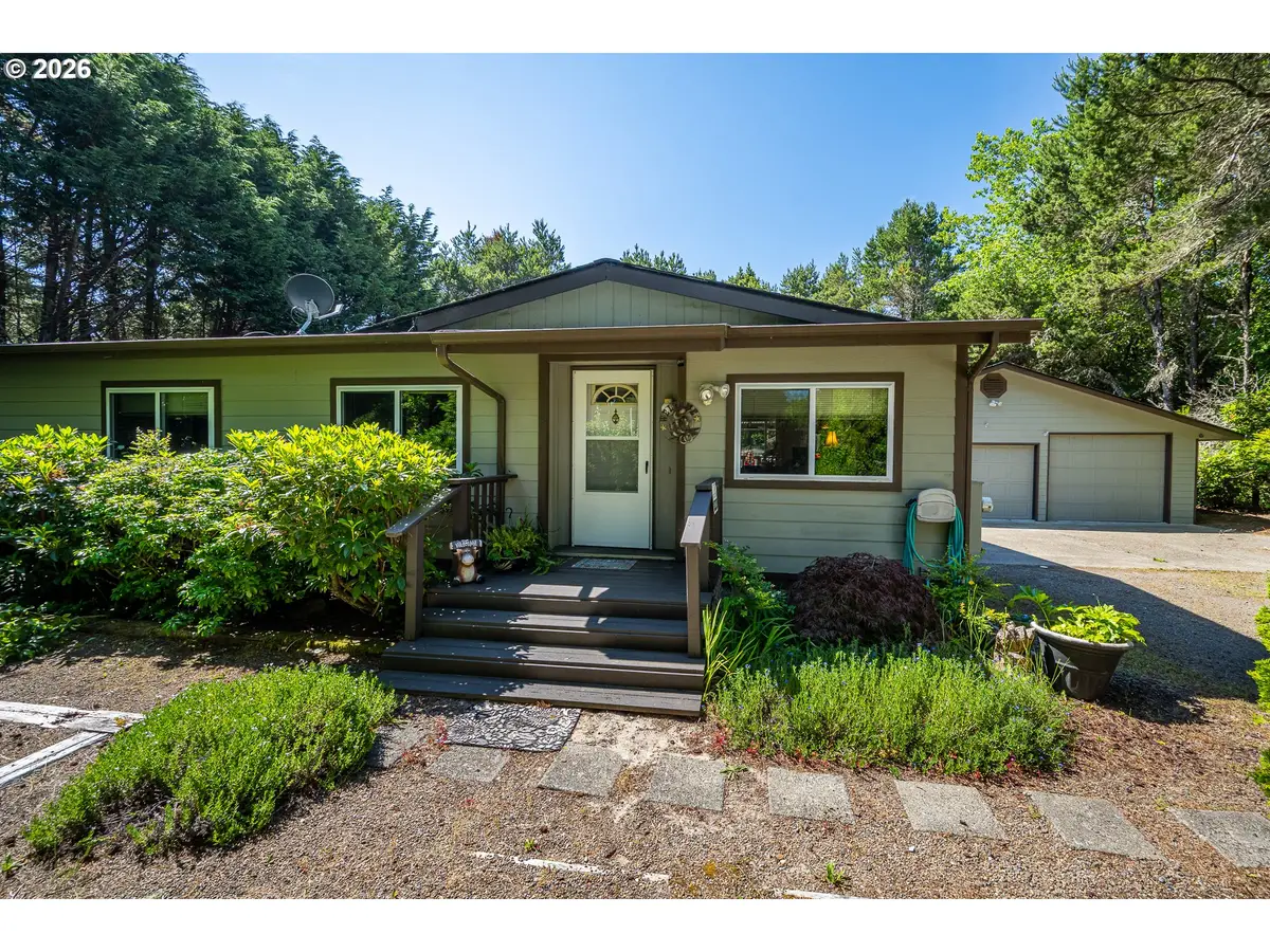 4796 Treewood Dr, Florence, OR 97439 - #1