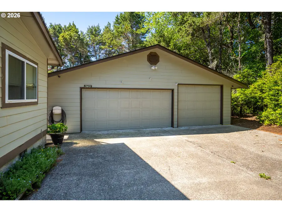 4796 Treewood Dr, Florence, OR 97439 - #3