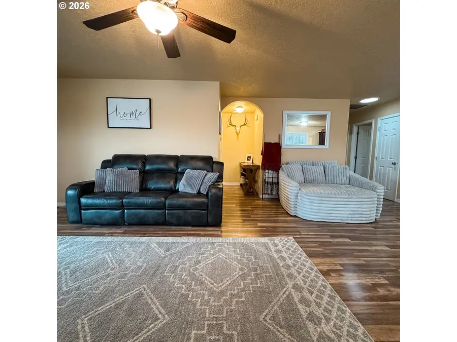 2935 Walnut St, Baker City, OR 97814 - #2