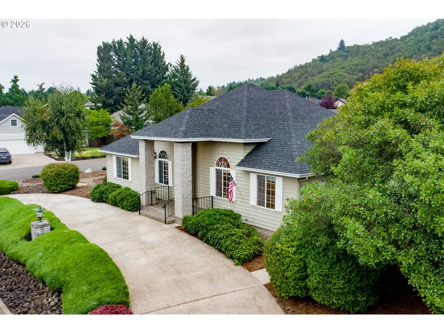147 Wingfoot Ct, Winchester, OR 97495 - #2