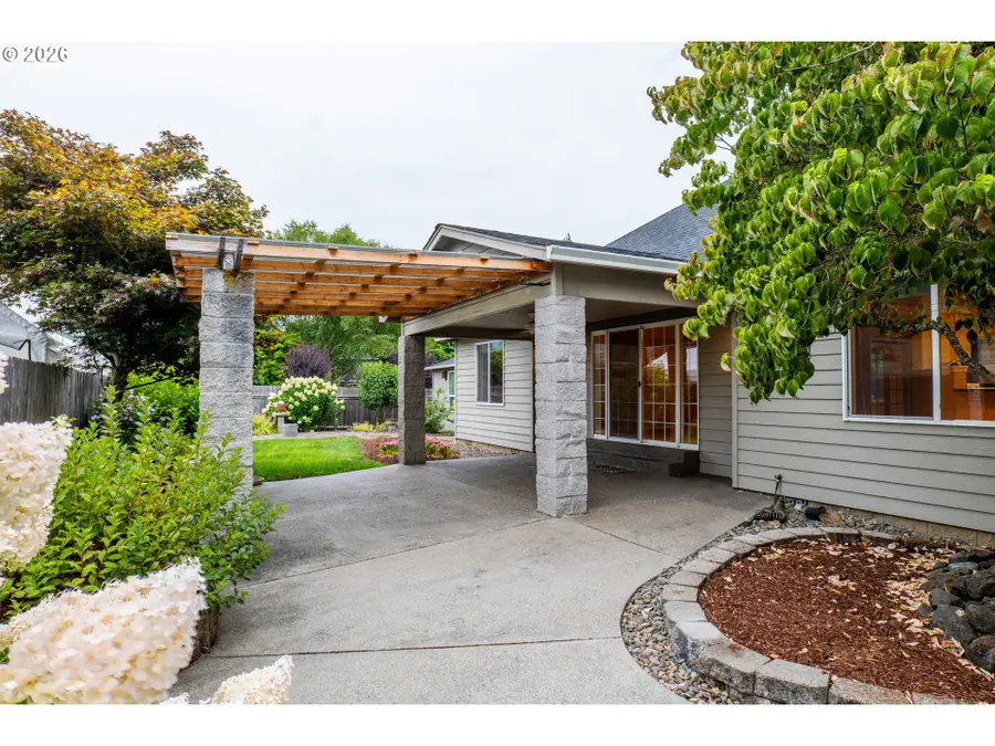 147 Wingfoot Ct, Winchester, OR 97495 - #3