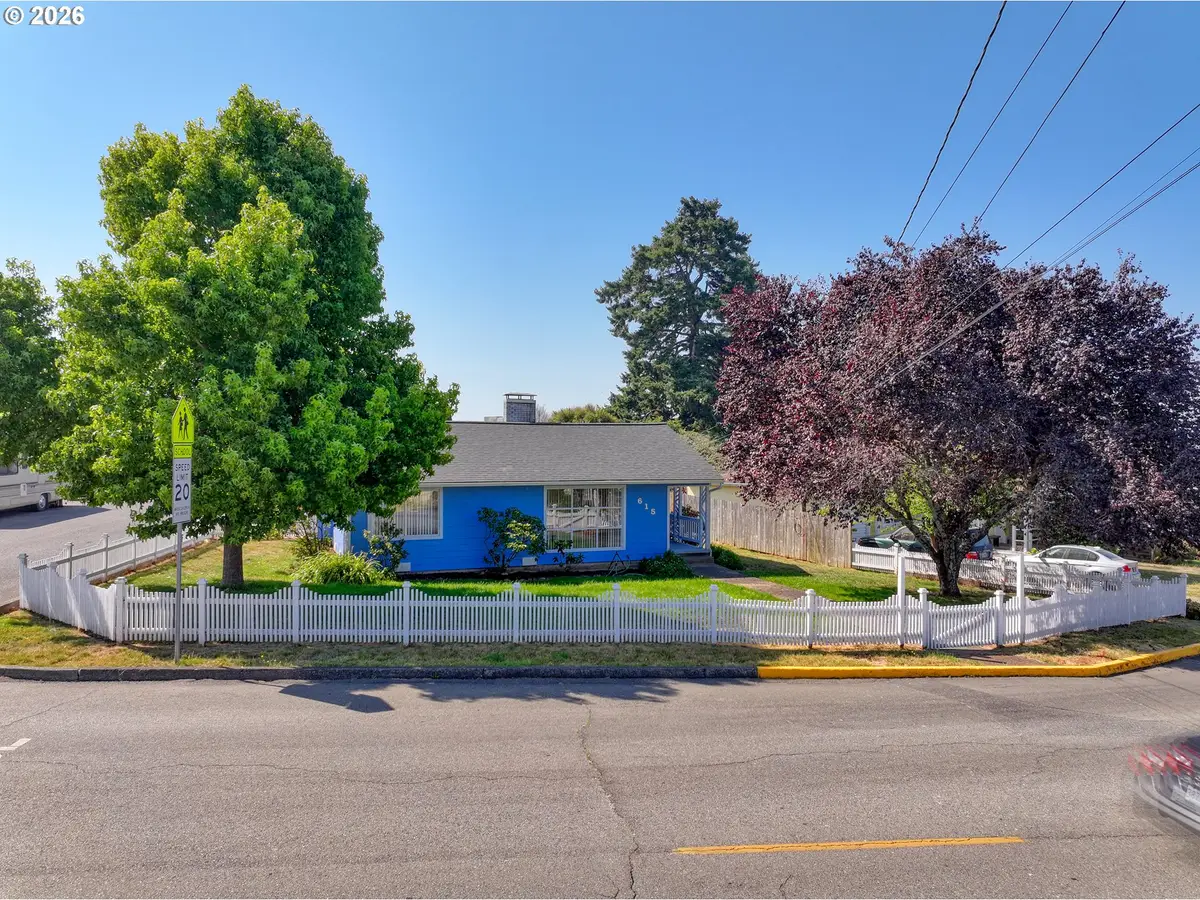 615 Pacific Ave, Brookings, OR 97415 - #1