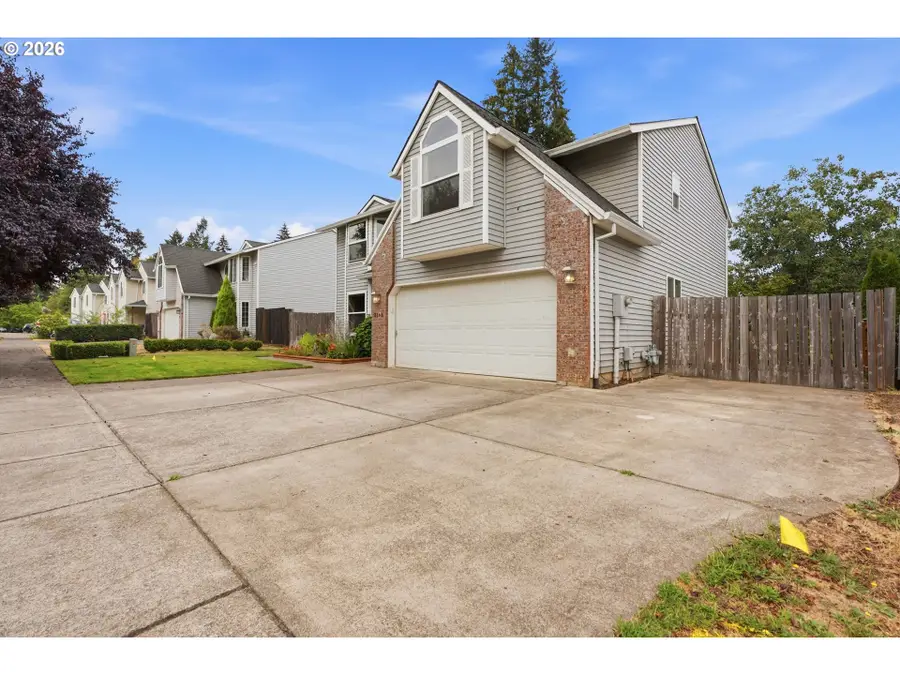 2163 Dorsey Dr, Hubbard, OR 97032 - #2