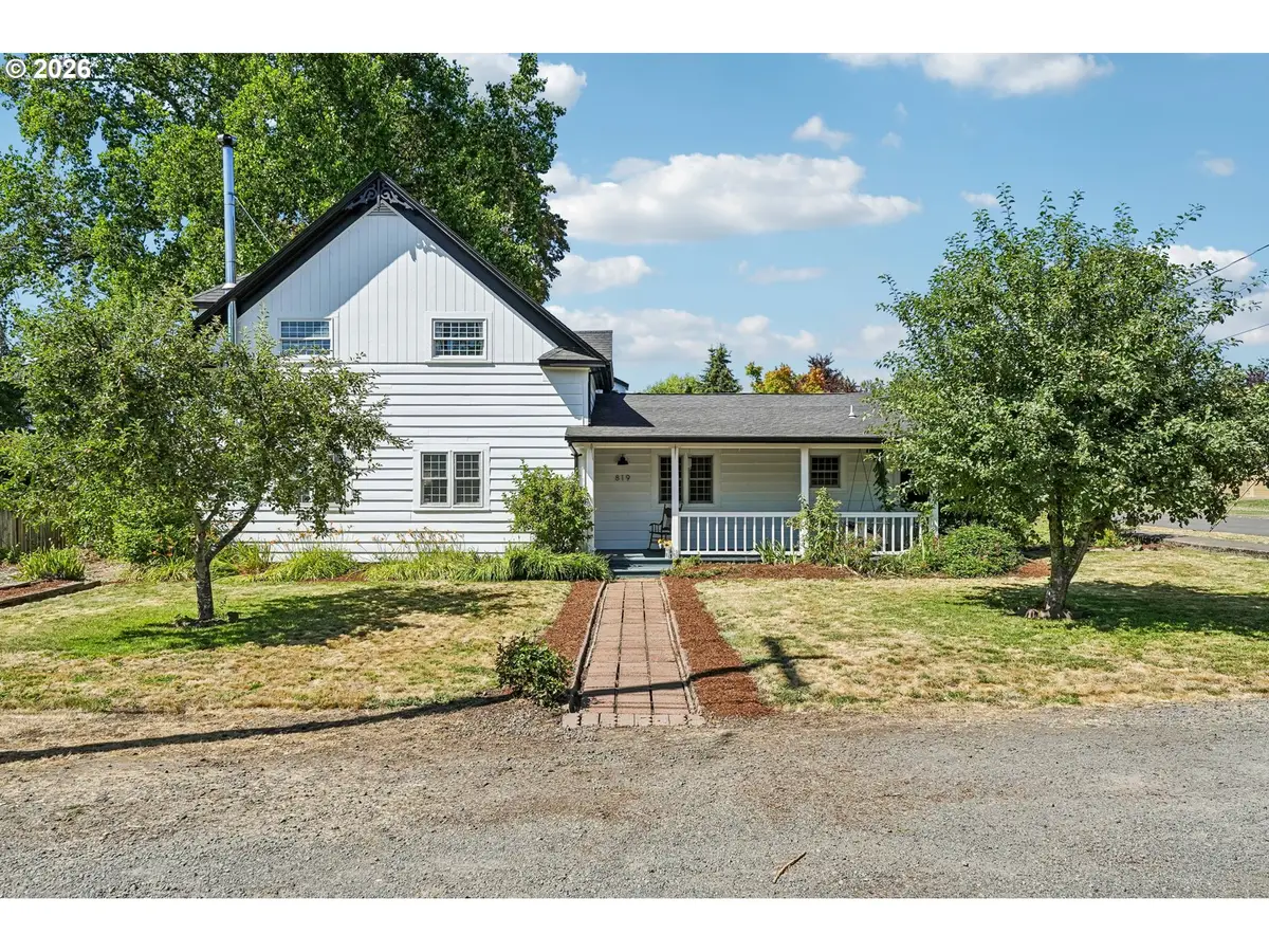 819 Sierra Vista Dr, Newberg, OR 97132 - #1