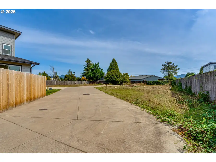 S 41st Pl #1, Springfield, OR 97478 - #2