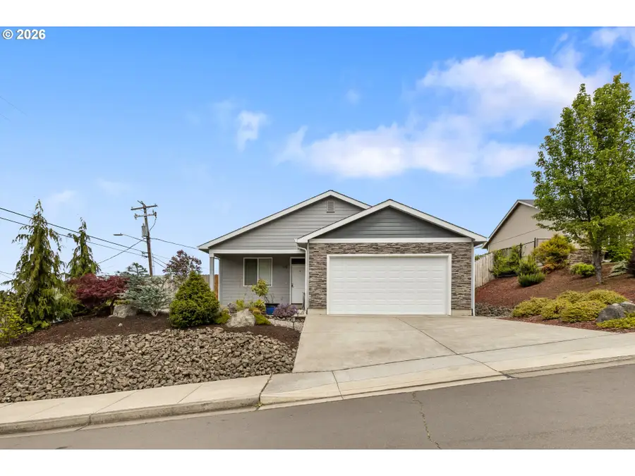 110 W Flangas Ave, Roseburg, OR 97471 - #2