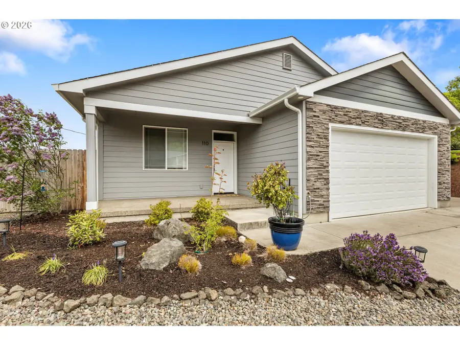 110 W Flangas Ave, Roseburg, OR 97471 - #3