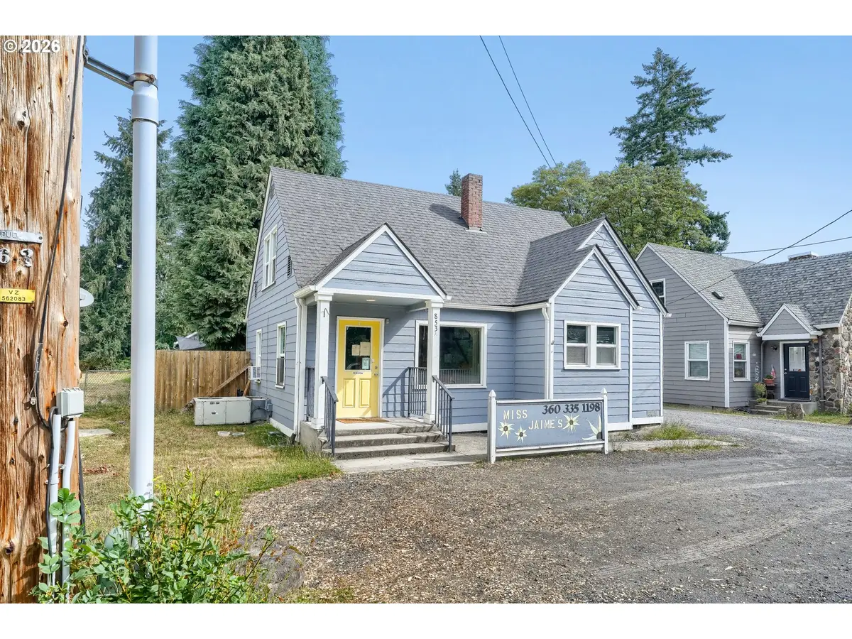 853 E St, Washougal, WA 98671 - #1