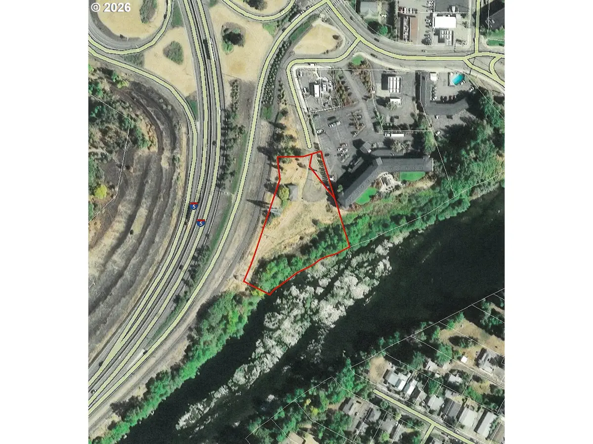 742 W Corey Ct, Roseburg, OR 97470 - #1