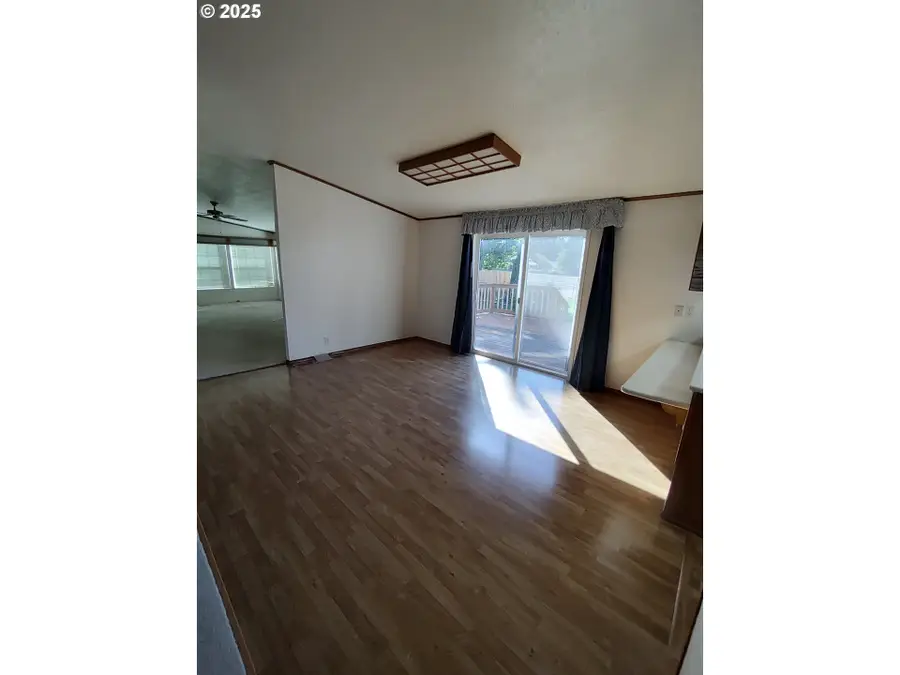 32062 Peppermint Ln, Eugene, OR 97408 - Image #3