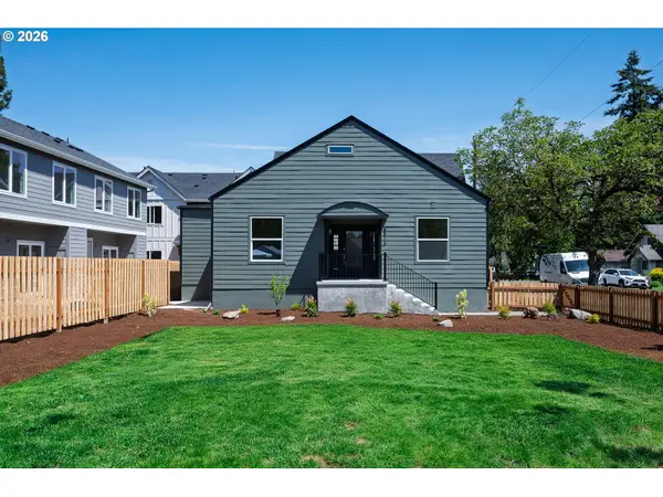 8413 NE Hassalo St, Portland, OR 97220