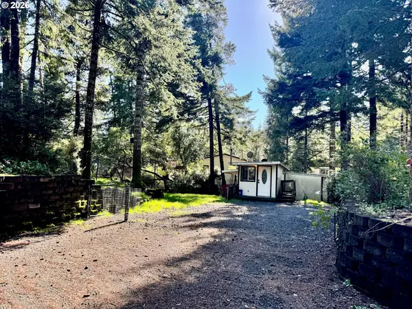 125 Sailor Ln, Florence, OR 97439